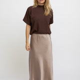 FALDA MIDI SATINADA CAMEL