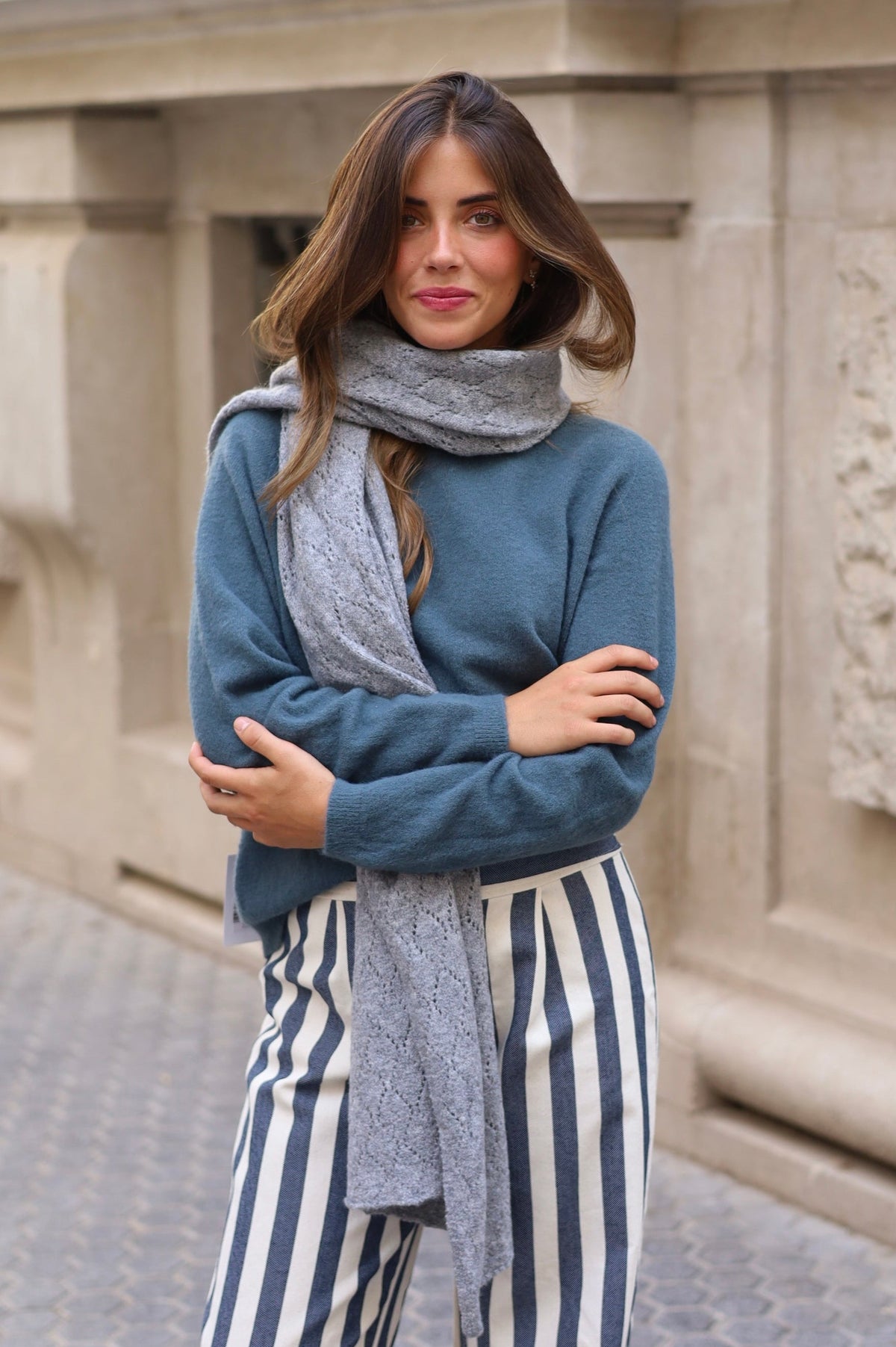 BUFANDA CALADA GRIS