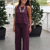 PANTALON PERFORADO BERENJENA