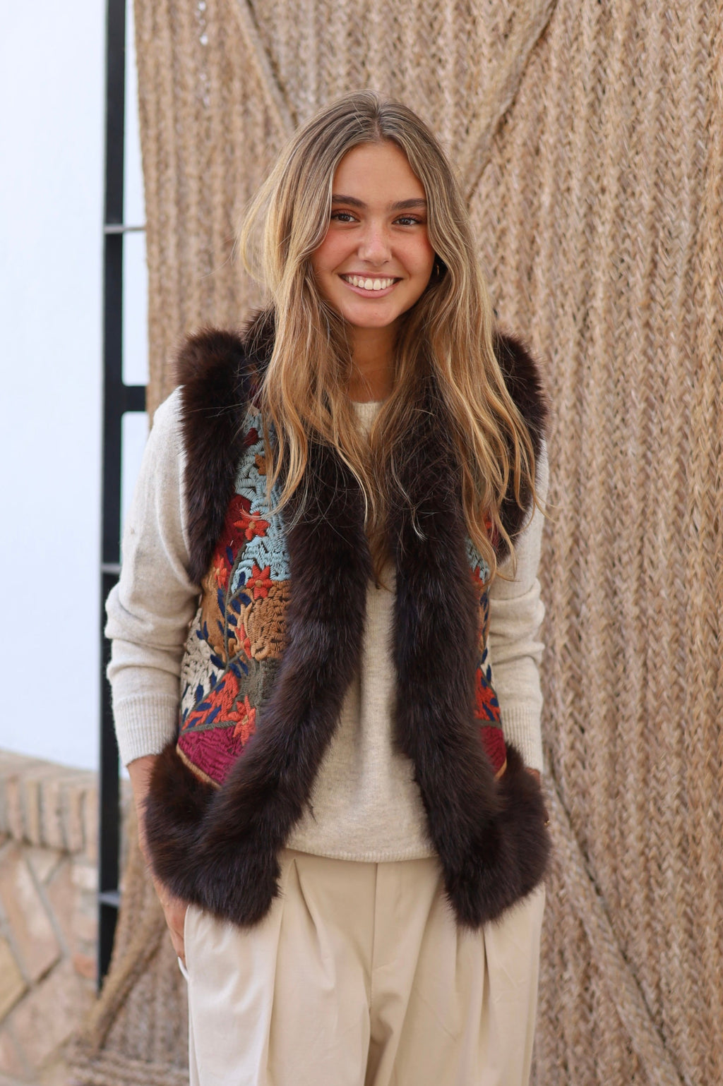CHALECO PELO MARRON ESTAMPADO