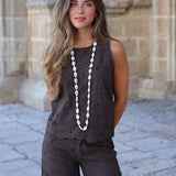 PANTALON PERFORADO MARRON