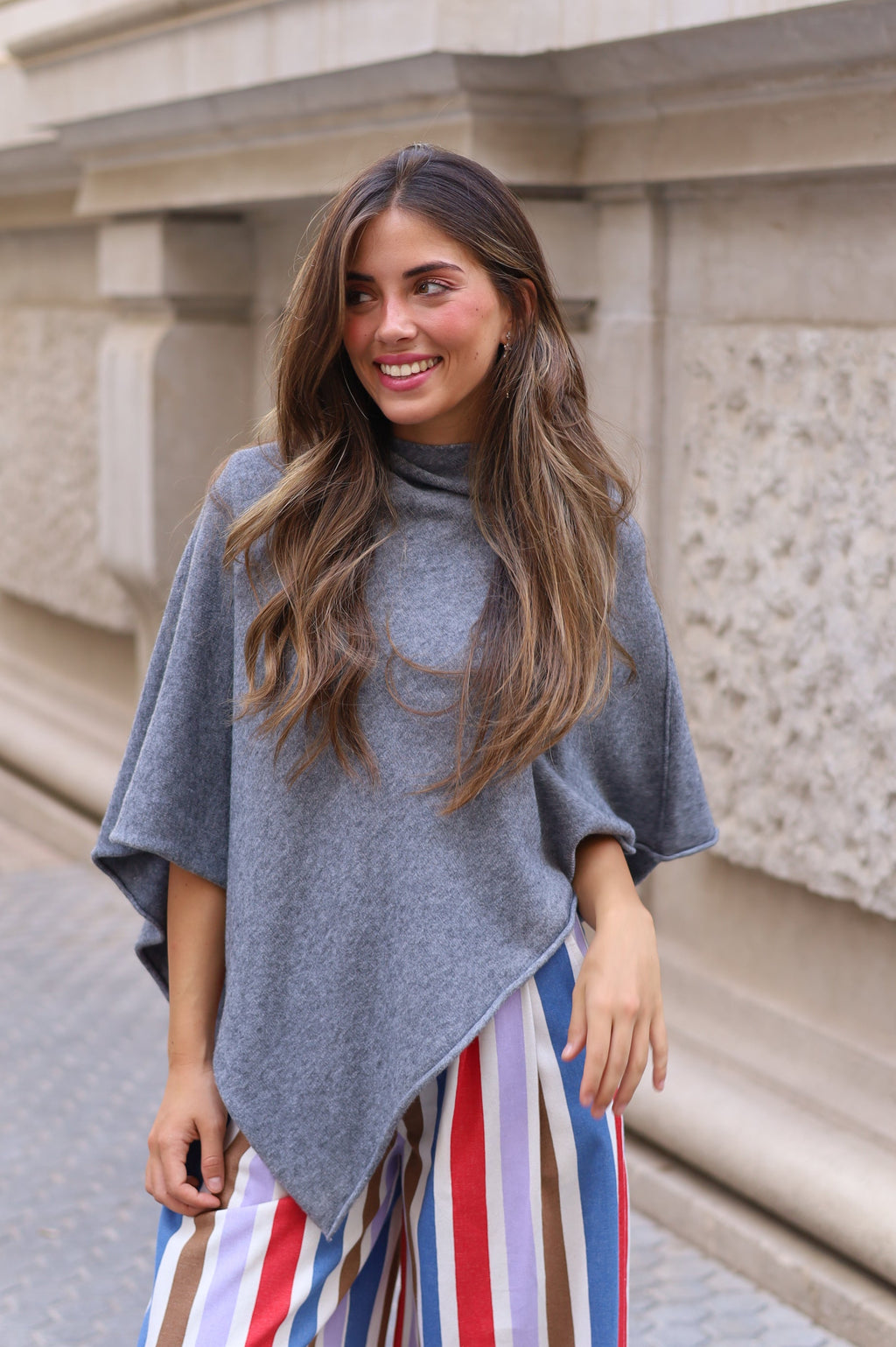PONCHO MARTA GRIS