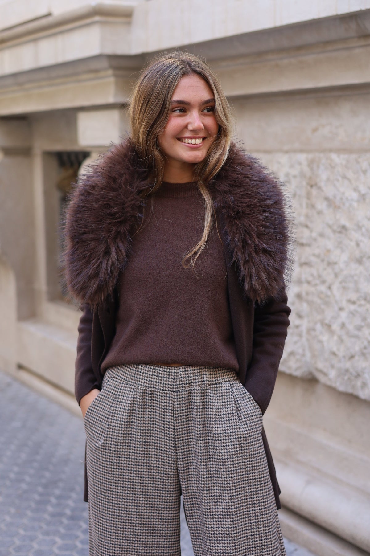 CHAQUETA CUELLO DE PELO MARRÓN