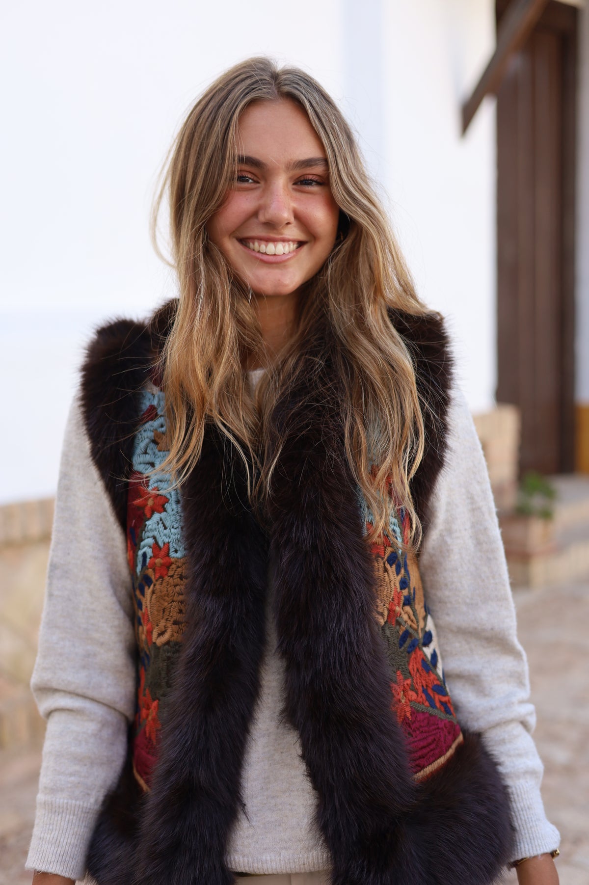 CHALECO PELO MARRON ESTAMPADO