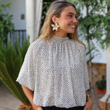 BLUSA GASA TOPO BLANCA