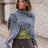 PONCHO FLECOS GRIS