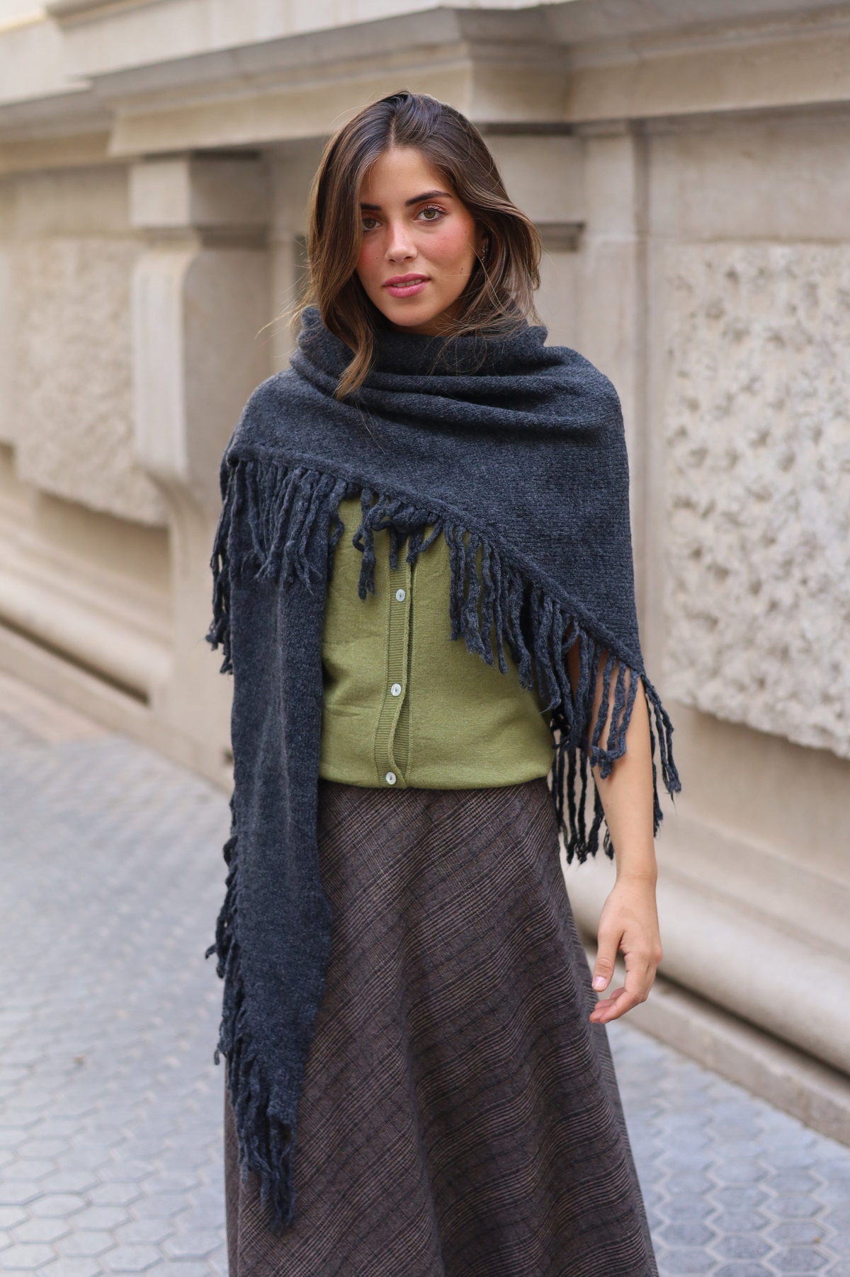 PONCHO FLECOS GRIS ANTRACITA