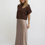 FALDA MIDI SATINADA CAMEL