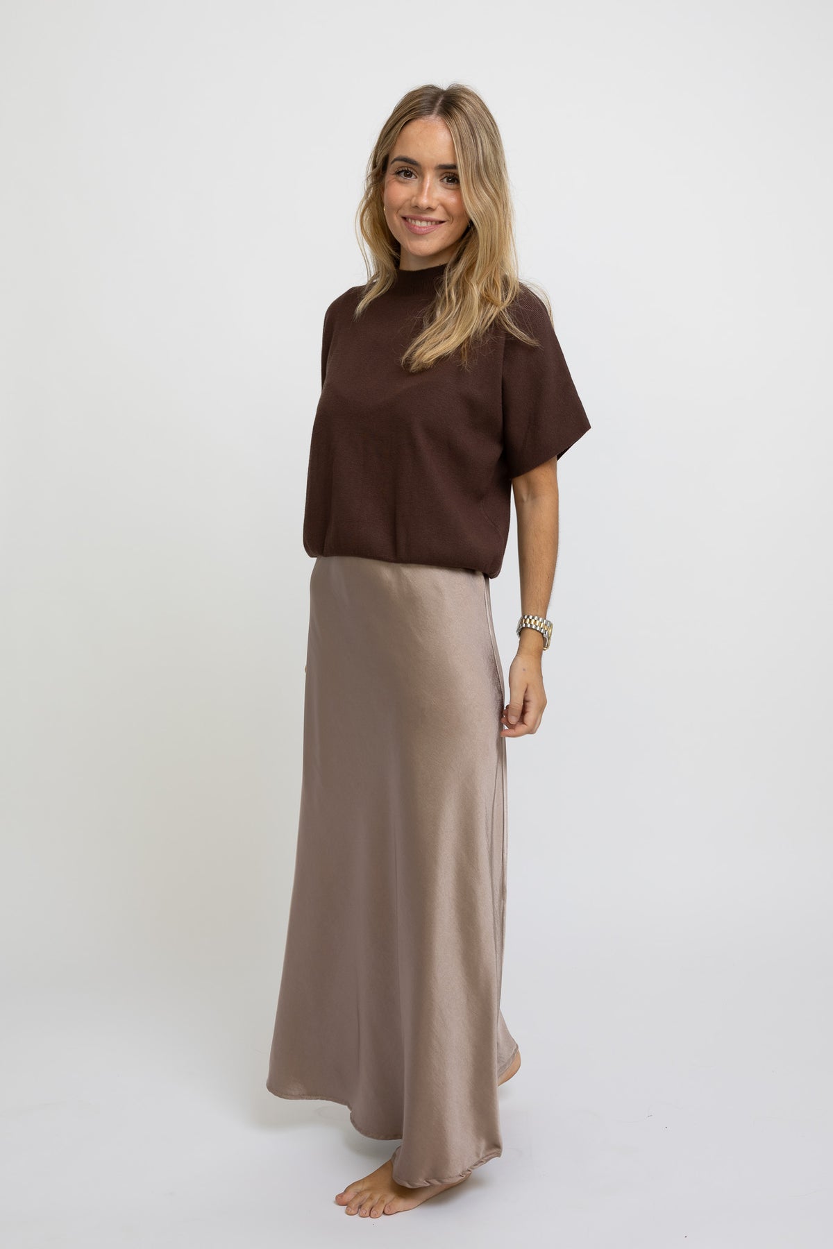 FALDA MIDI SATINADA CAMEL
