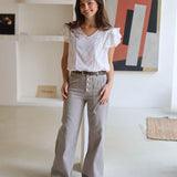 PANTALON BOTONES GRIS CLARO