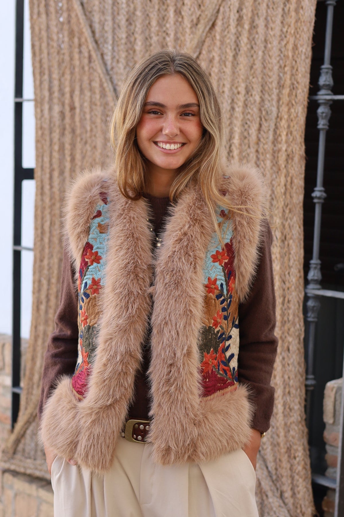 CHALECO PELO CAMEL ESTAMPADO