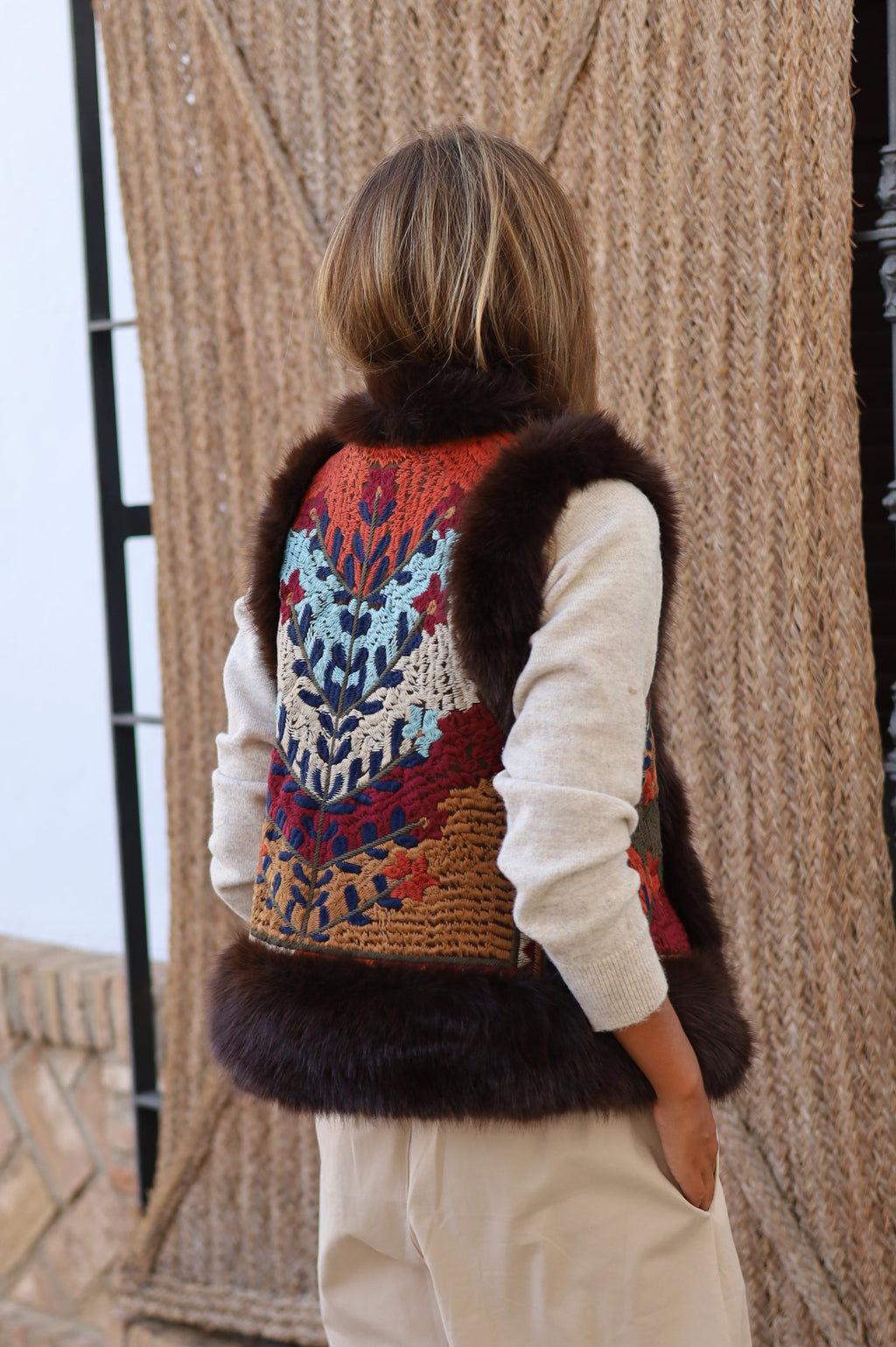 CHALECO PELO MARRON ESTAMPADO