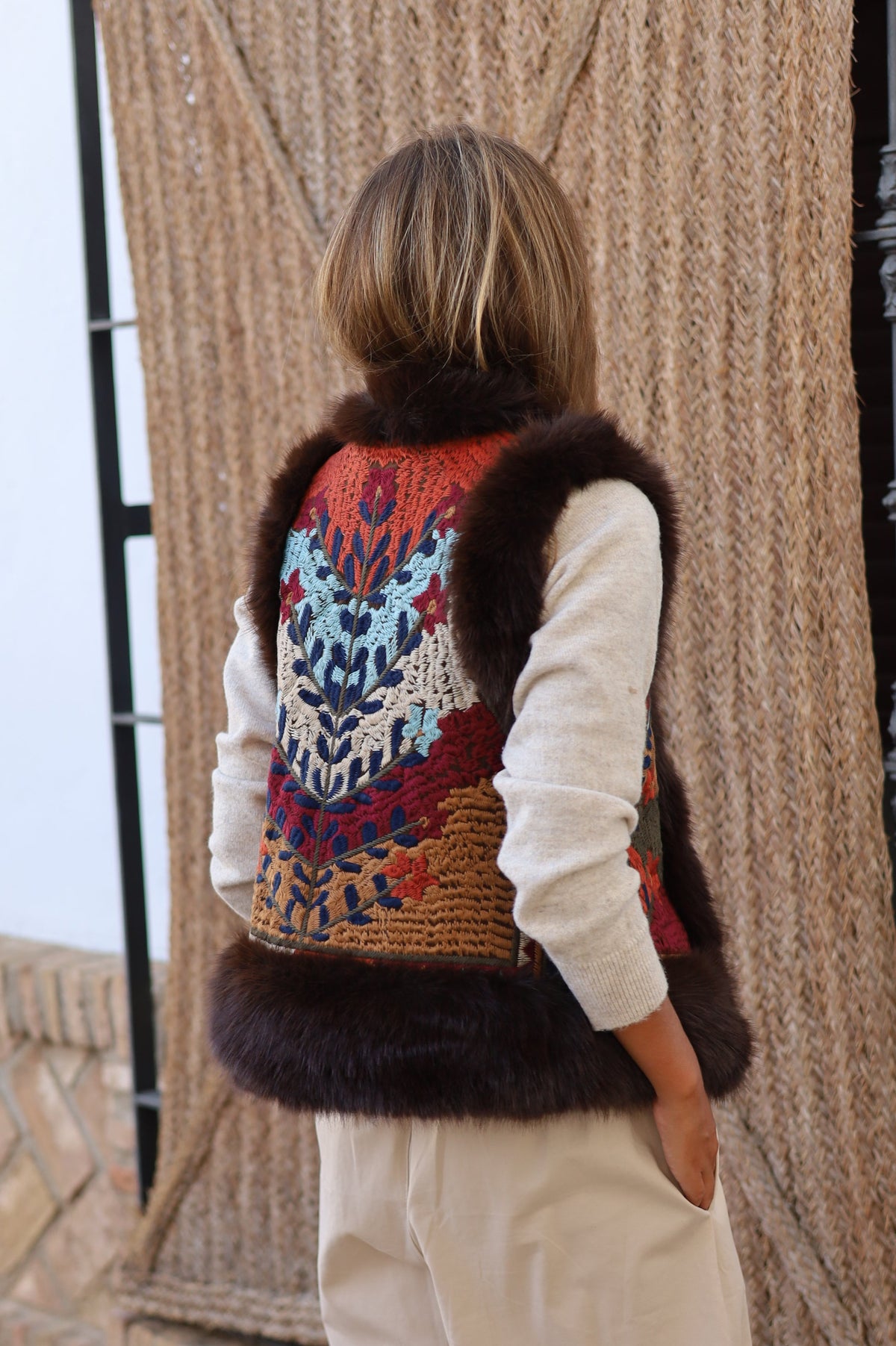 CHALECO PELO MARRON ESTAMPADO