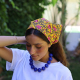 PAÑUELO PEQUEÑO AMARILLO FLORES ROSA