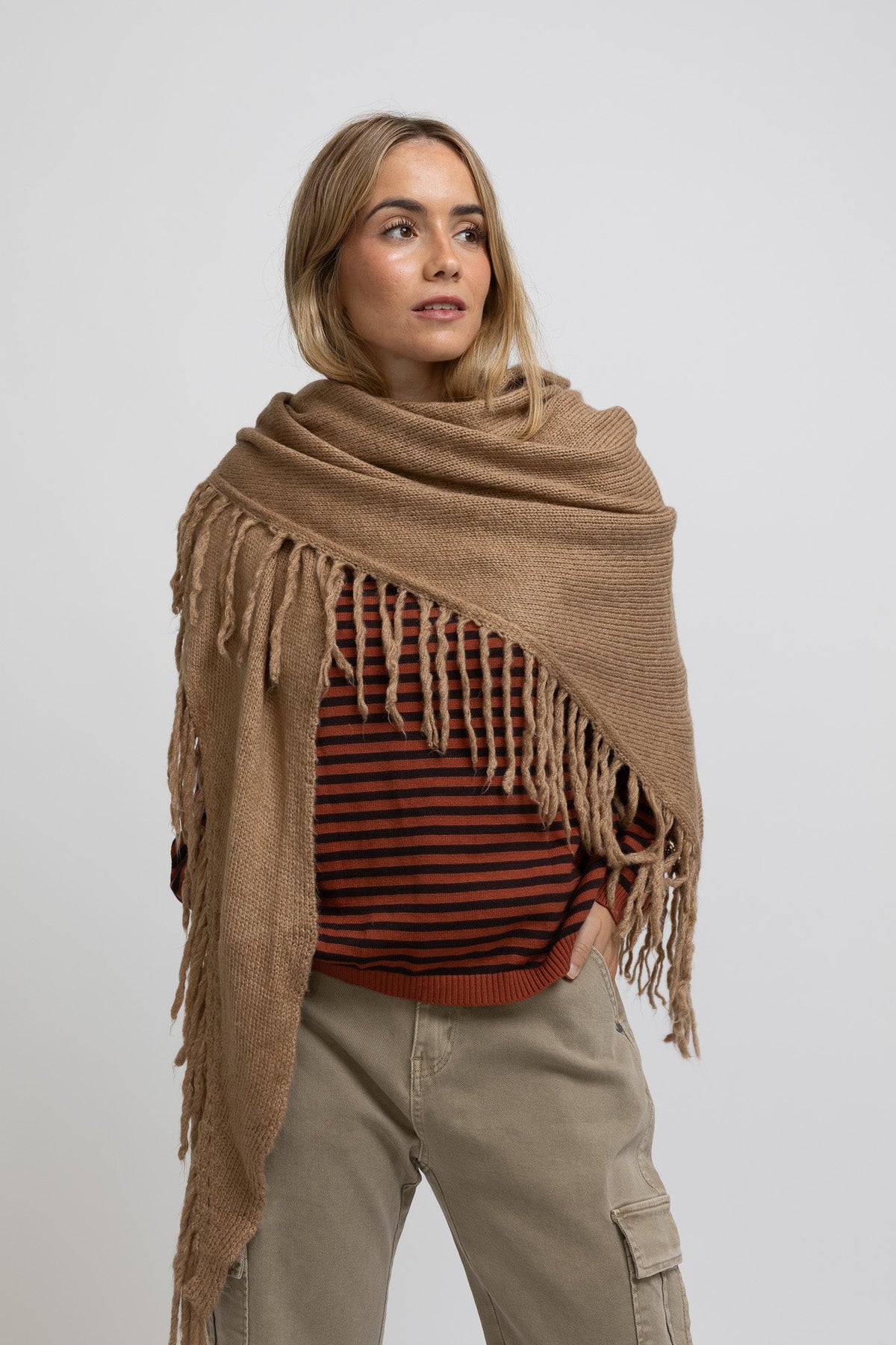 PONCHO FLECOS CAMEL