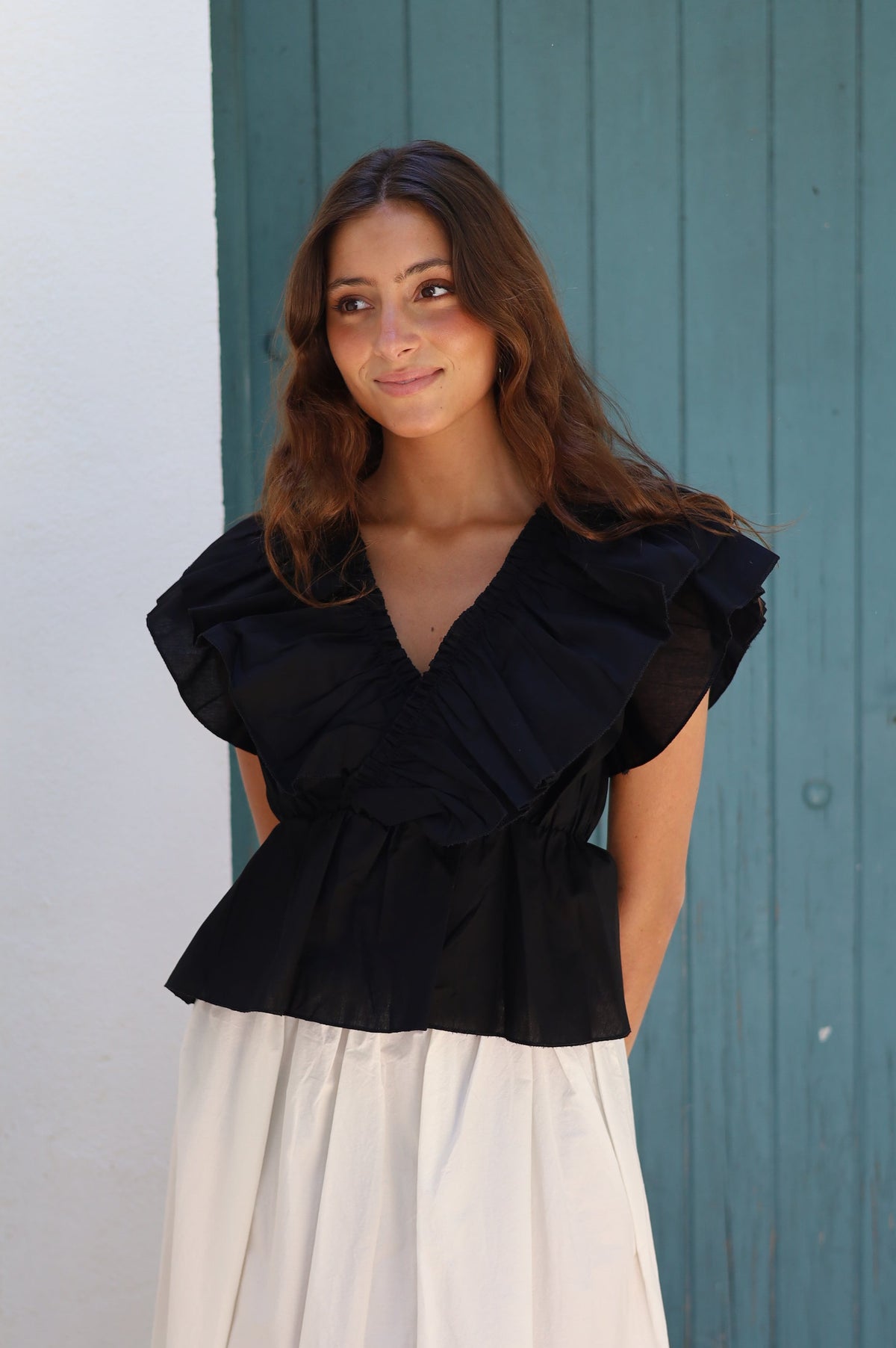 BLUSA VOLANTES NEGRA