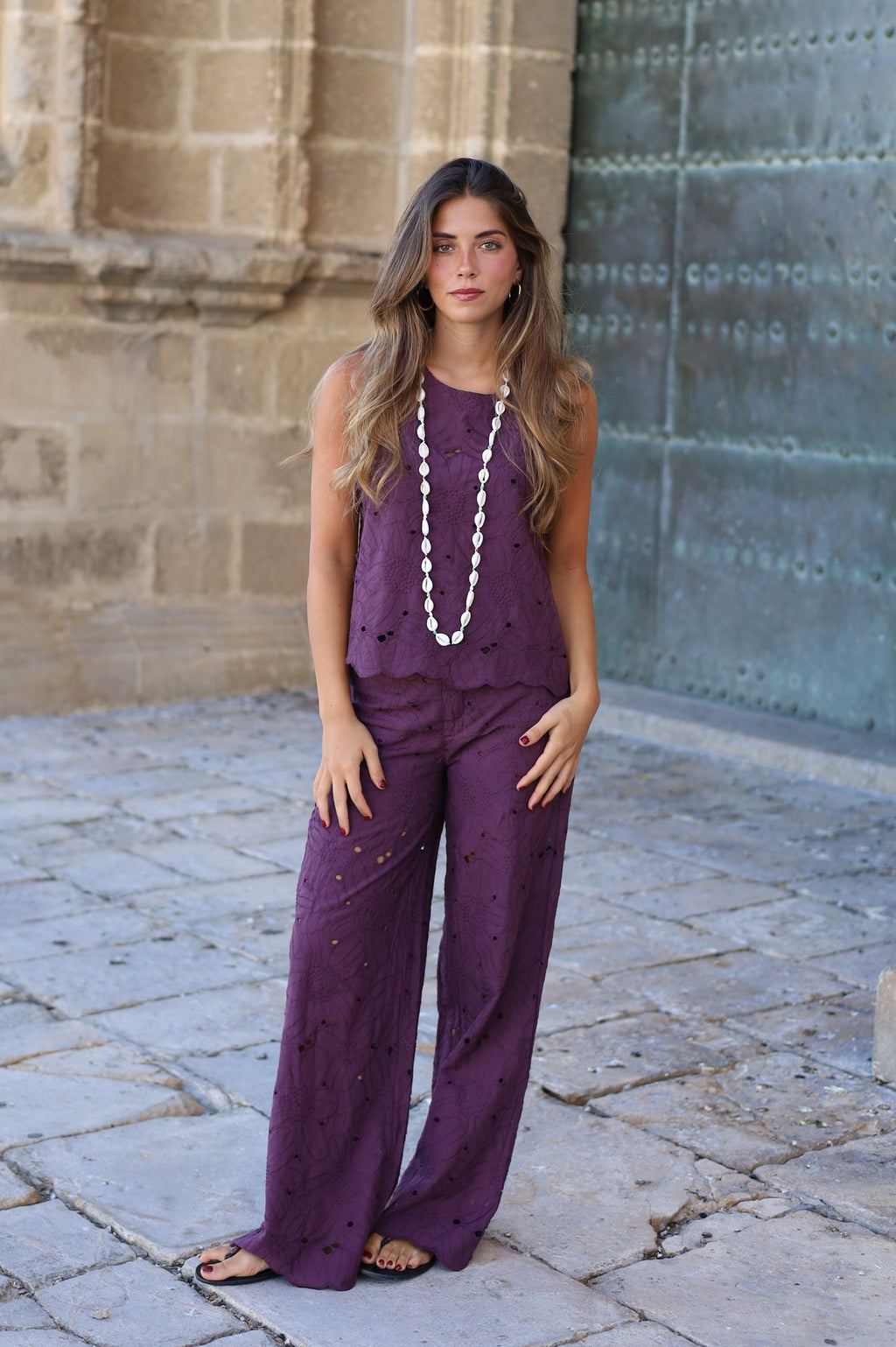 PANTALON PERFORADO BERENJENA