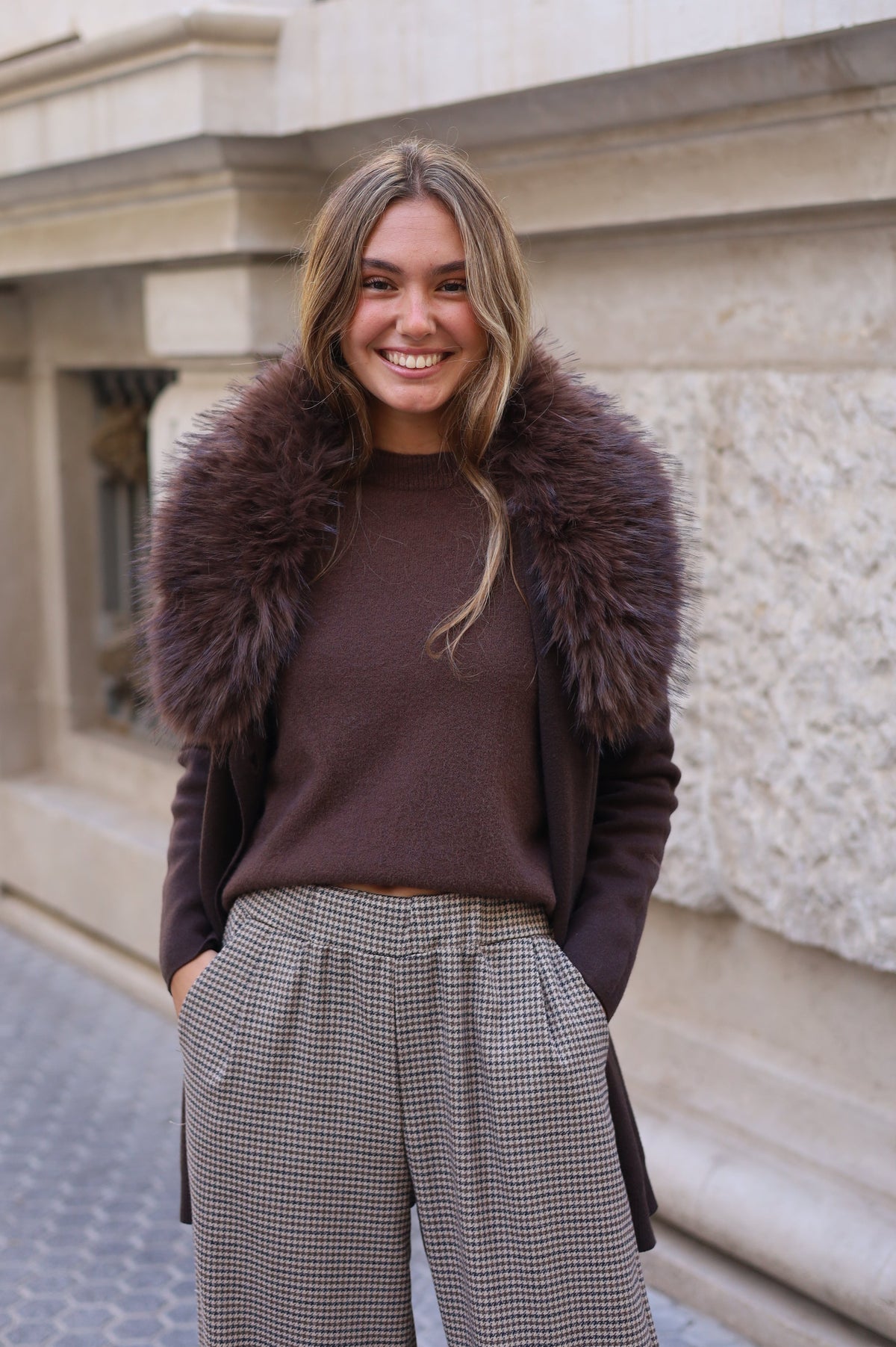 CHAQUETA CUELLO DE PELO MARRÓN