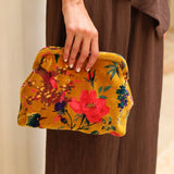 CARTERA TERCIOPELO MOSTAZA