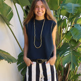 CAMISETA TACHUELAS NEGRA