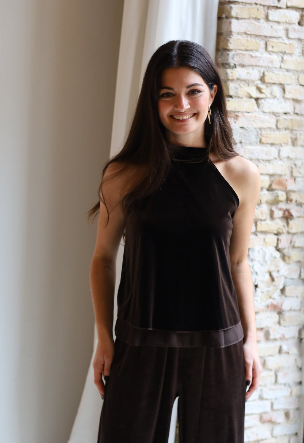 TOP HALTER TERCIOPELO MARRON