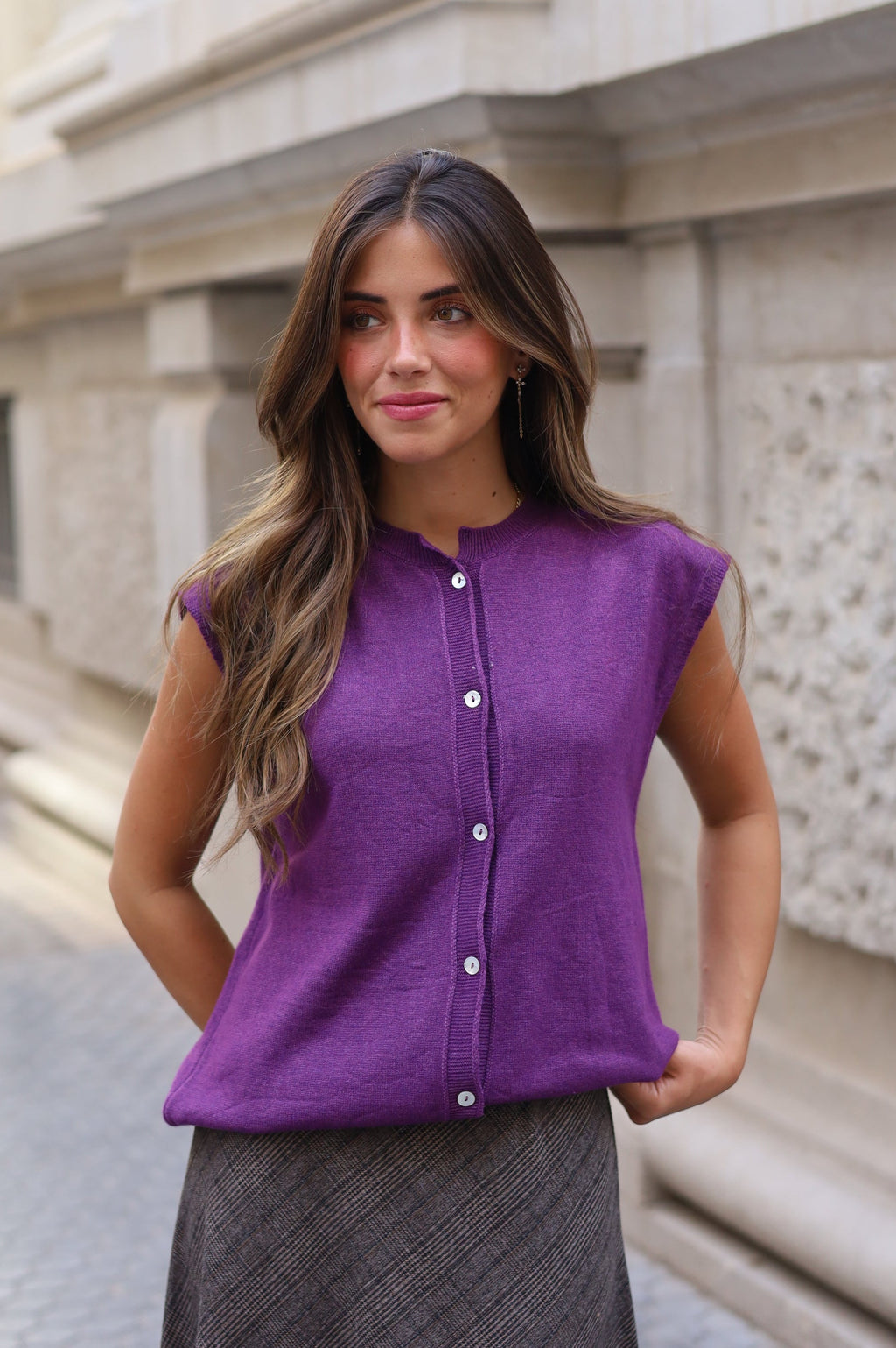 CHALECO PUNTO BOTONES MORADO