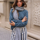 BUFANDA CALADA GRIS