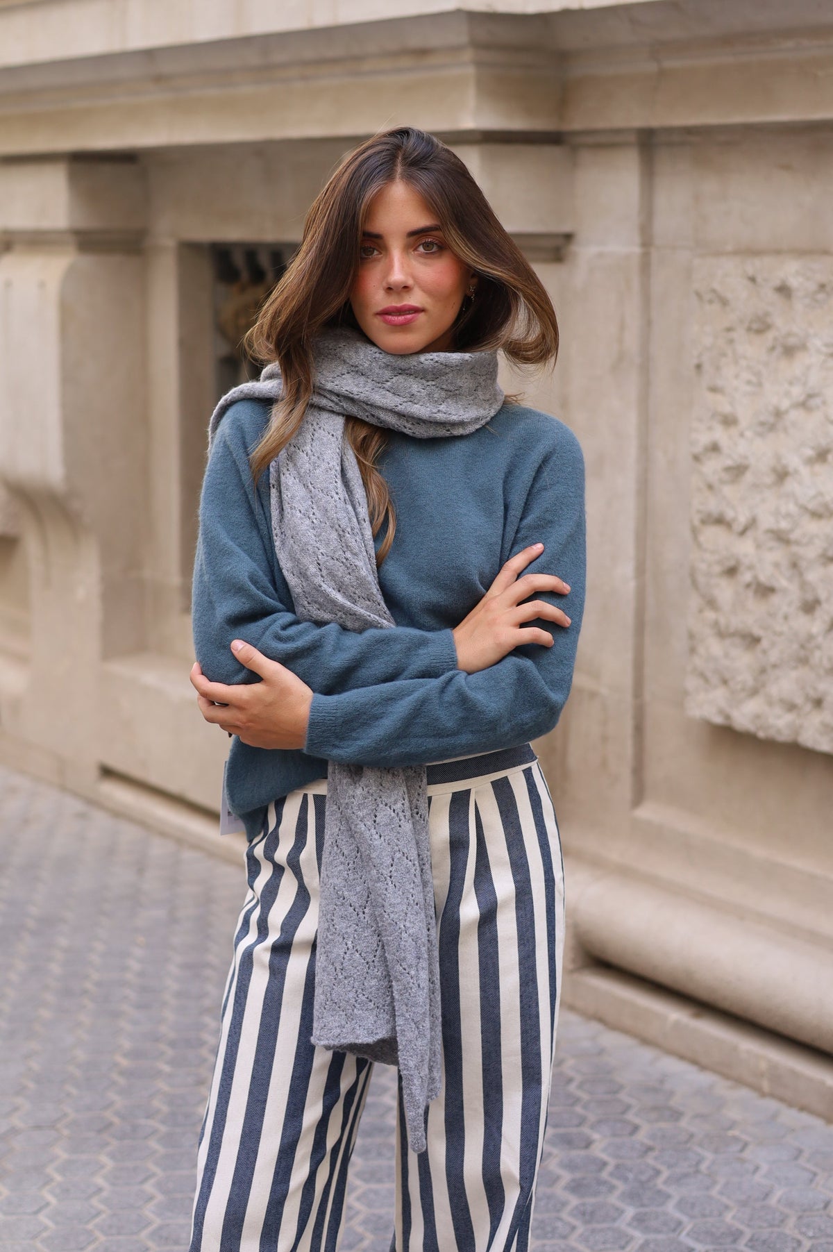 BUFANDA CALADA GRIS