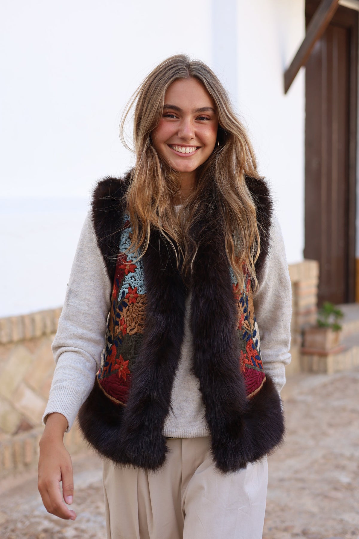 CHALECO PELO MARRON ESTAMPADO