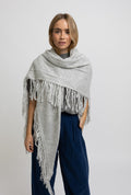 PONCHO FLECOS GRIS CLARO