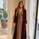 ABRIGO TERCIOPELO VOLANTES BURDEOS