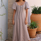 VESTIDO BEIGE COSTURAS NEGRAS