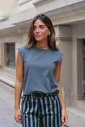 CAMISETA TACHAS HOMBROS GRIS