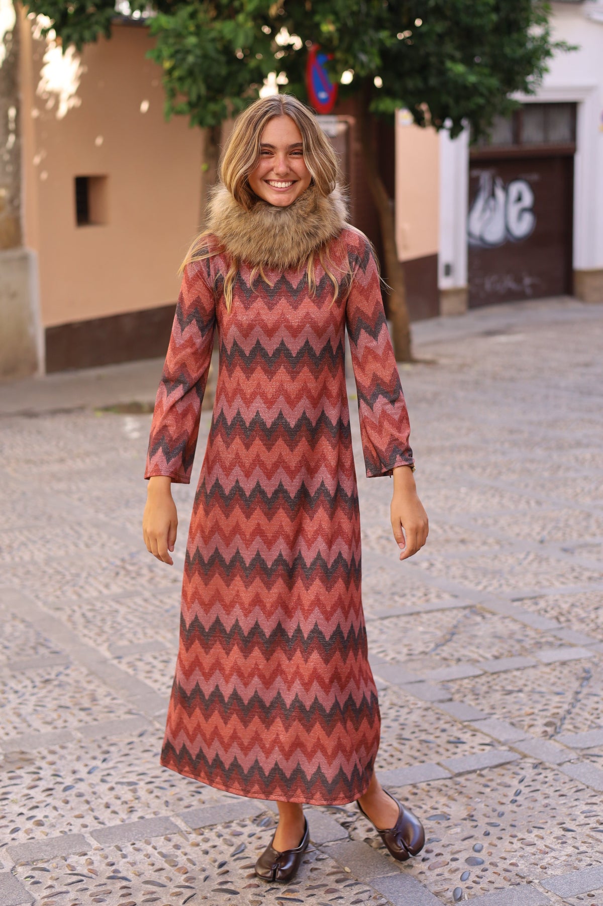 VESTIDO ZIGZAG LUREX TIERRA