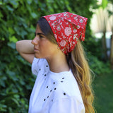 PAÑUELO PEQUEÑO ROJO FLORES BLANCAS