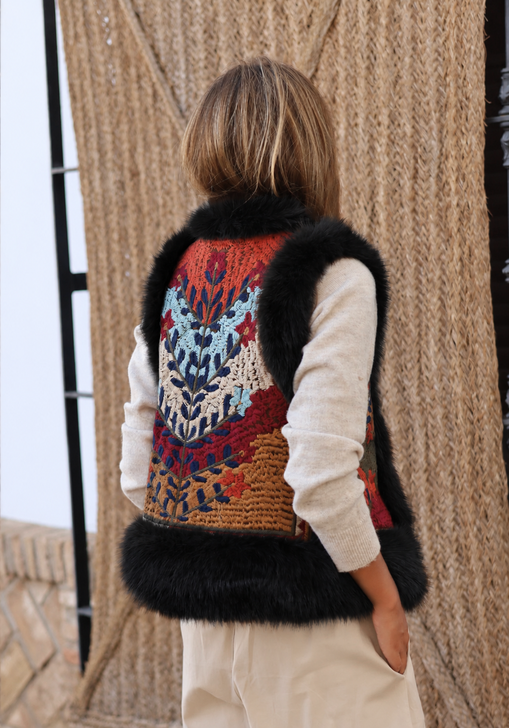 CHALECO PELO NEGRO ESTAMPADO