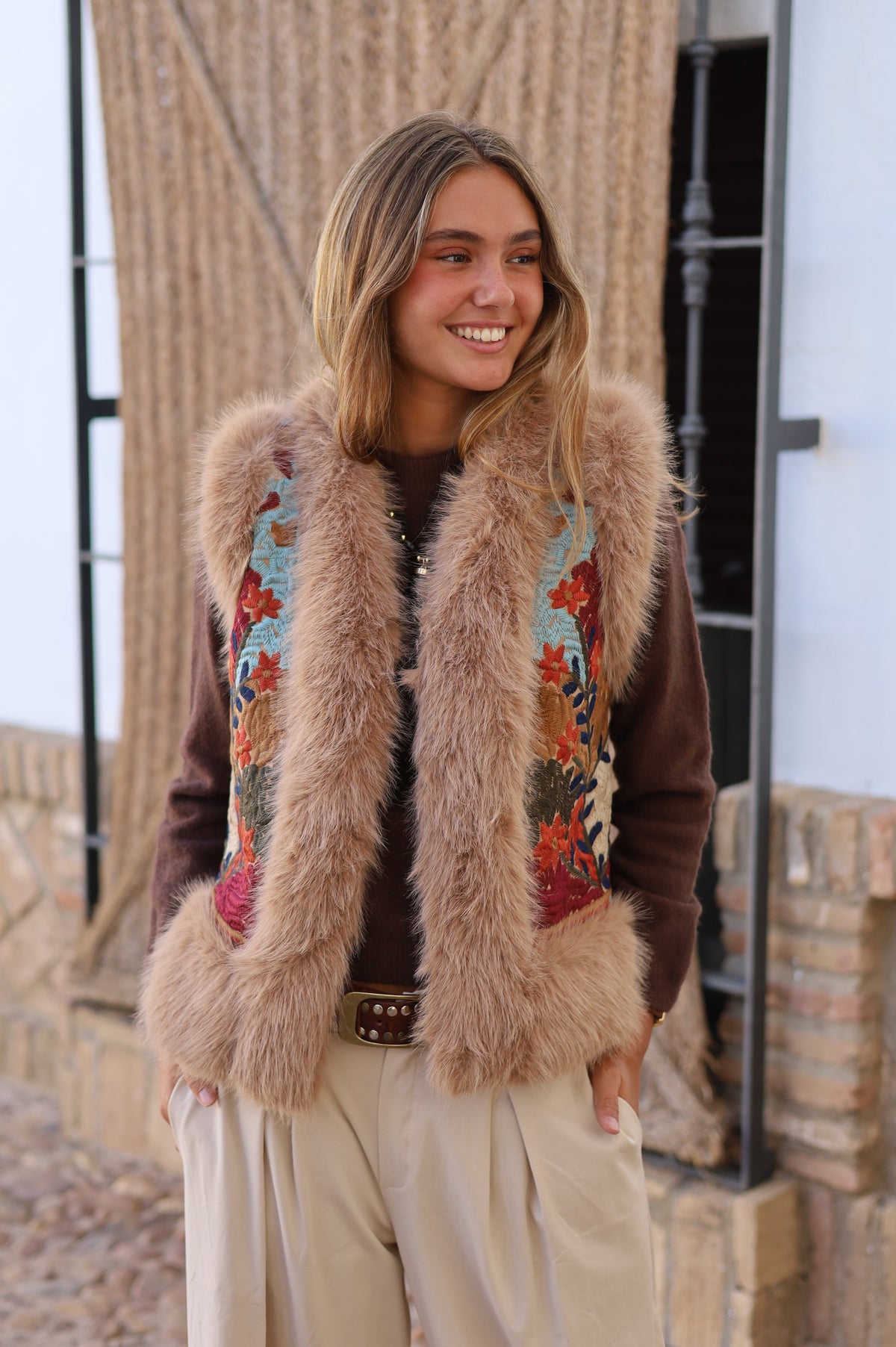 CHALECO PELO CAMEL ESTAMPADO