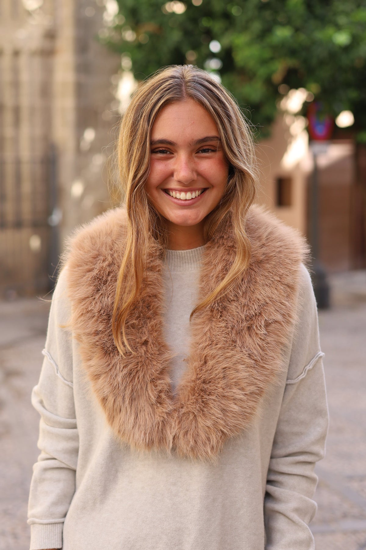 CUELLO PELO LARGO SINTETICO BEIGE