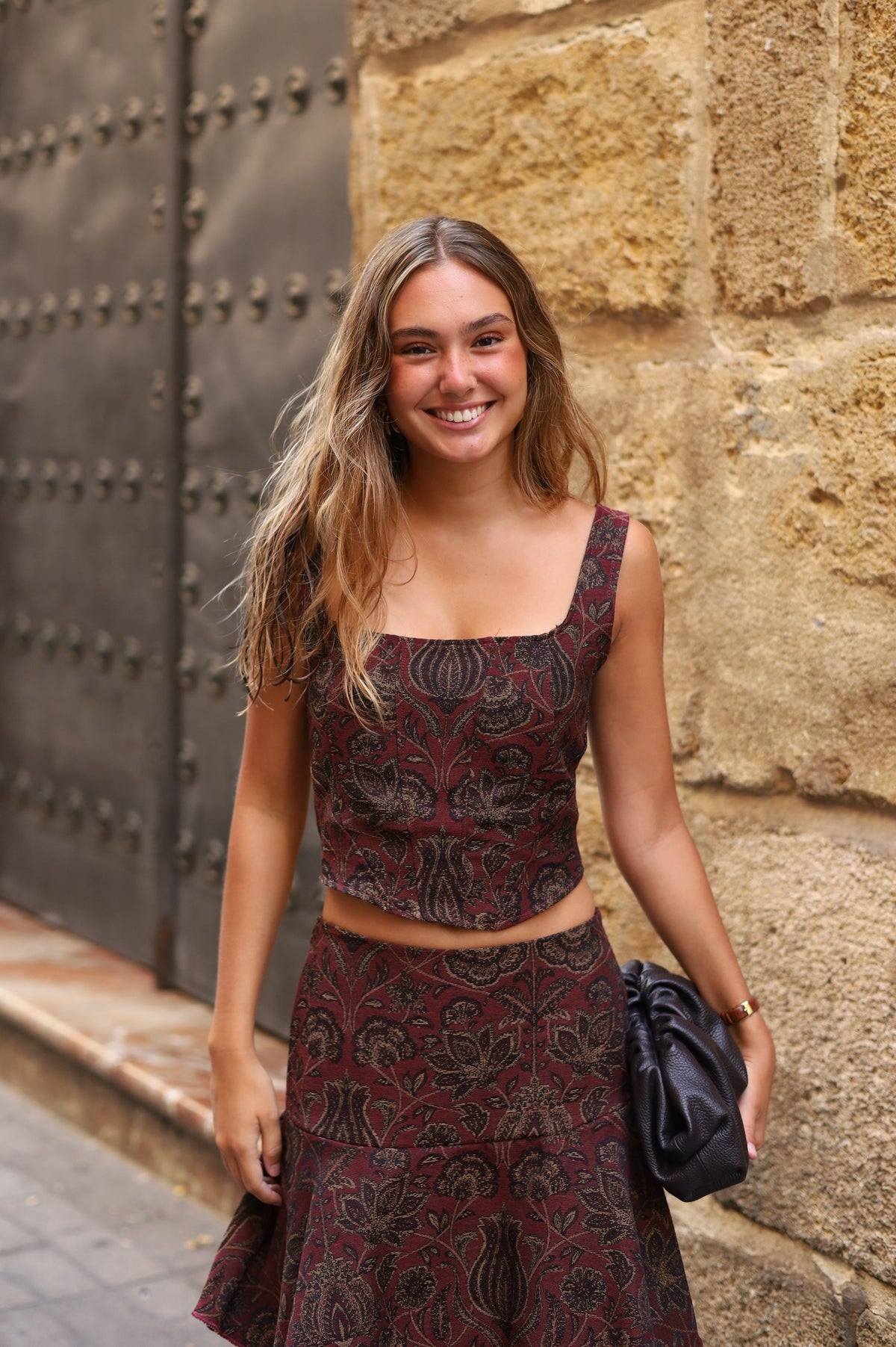 TOP LEONORA BURDEOS