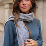 BUFANDA CALADA GRIS