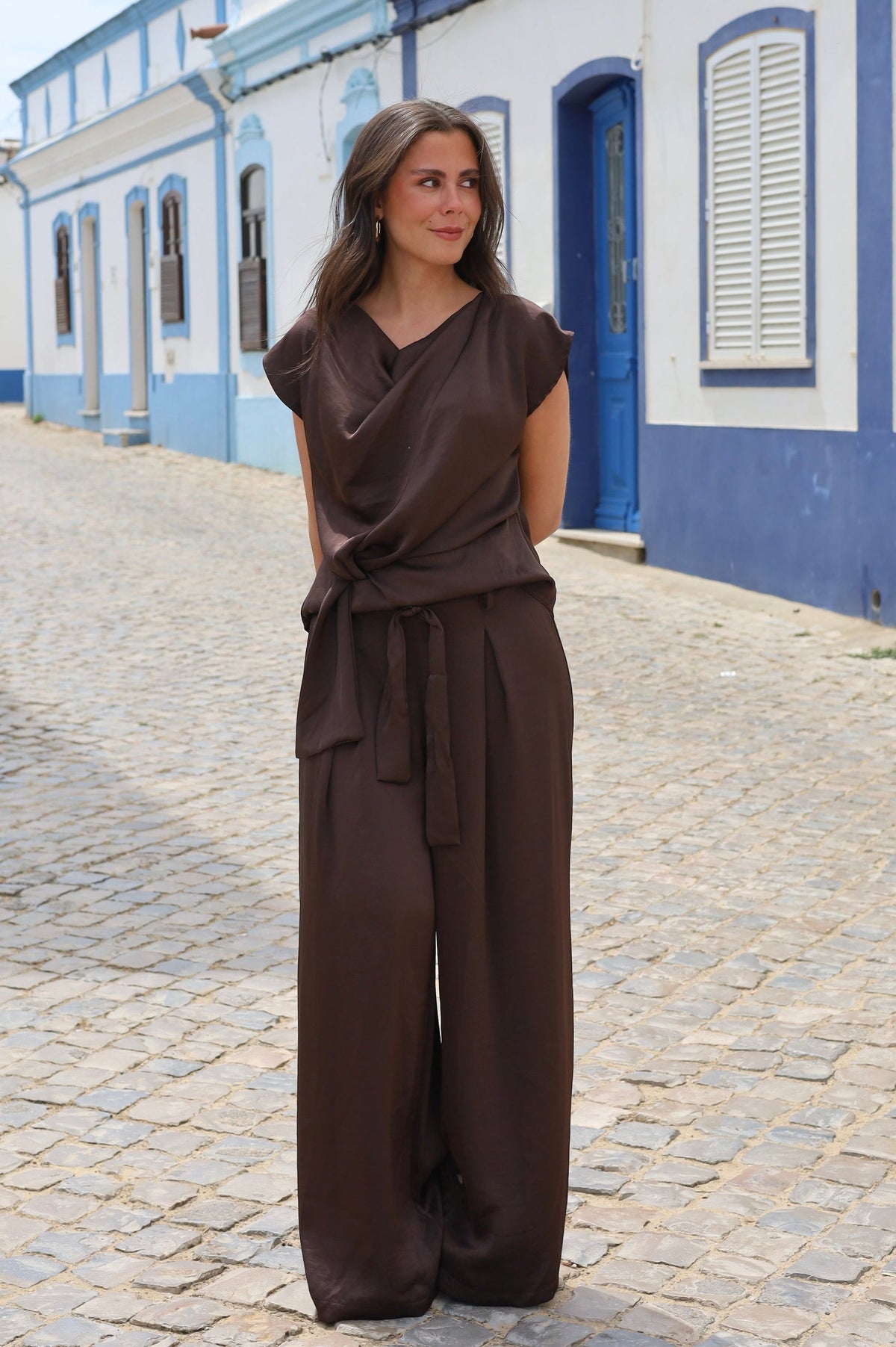 PANTALON CINTURON SATINADO MARRON
