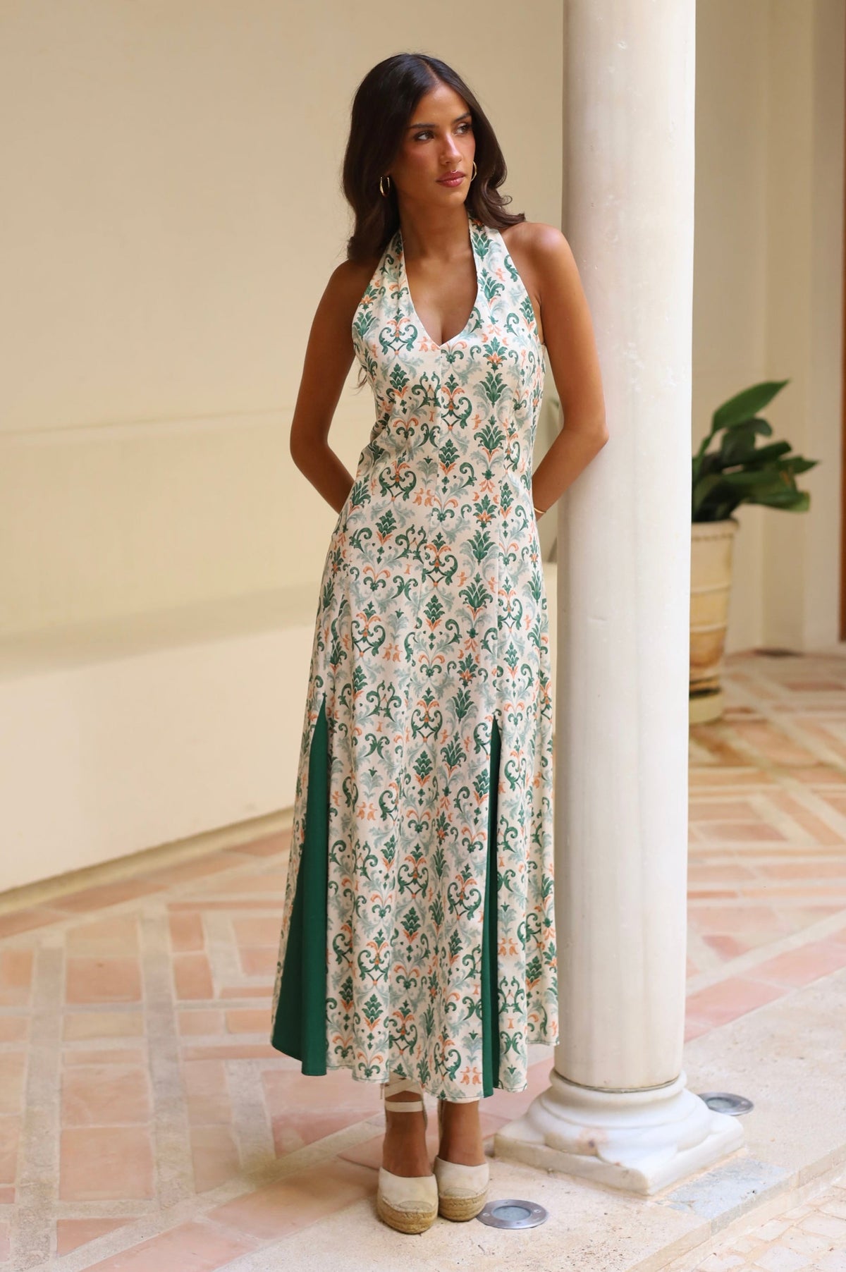 VESTIDO HALTER GODETS