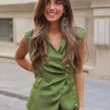 BLUSA SATINADA BOTONES VERDE