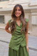 BLUSA SATINADA BOTONES VERDE